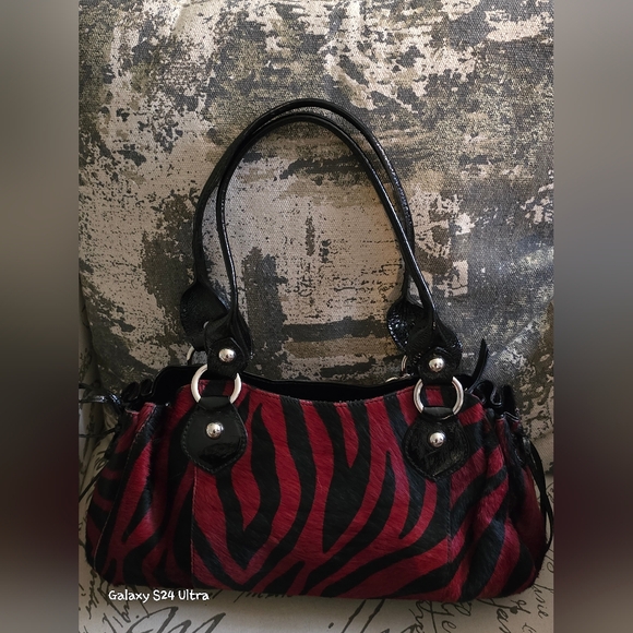 Roberta Gandolfi Animal Zebra Calf Hair/ Patent Leather Shoulder Bag EUC w Charm - Picture 8 of 17